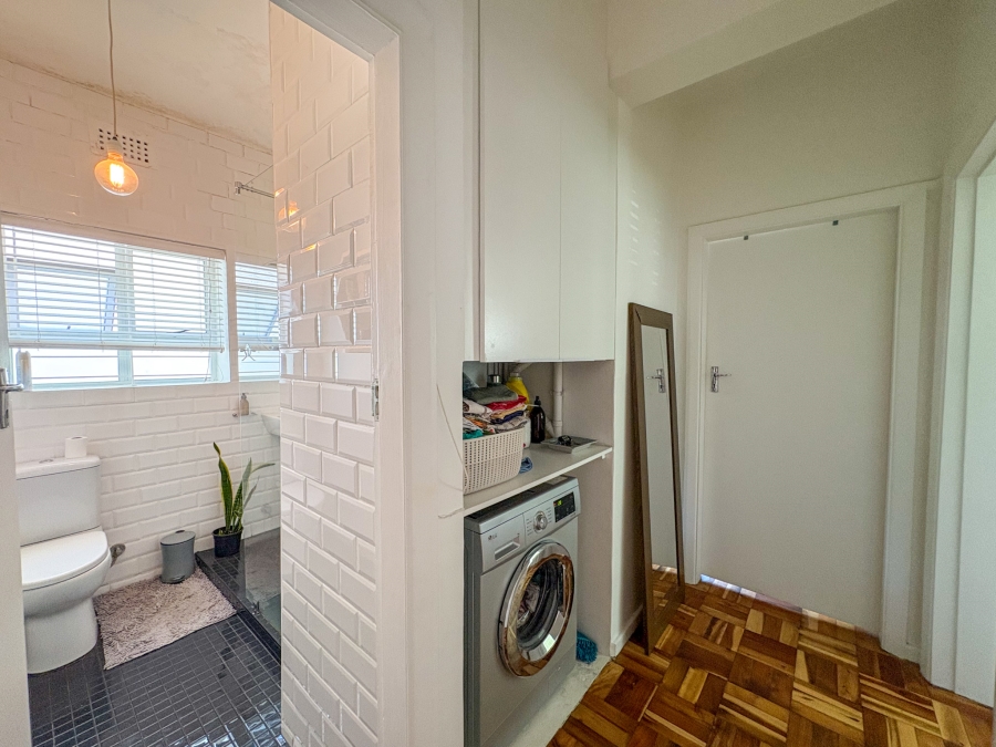 2 Bedroom Property for Sale in Vredehoek Western Cape